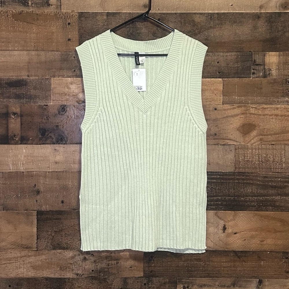 H & M Divided Light Pastel Green V-neck Oversized Sweater Vest Size Medi…